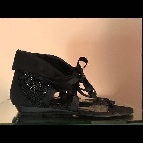NWB CHINESE LAUNDRY Black mesh and tie front wedges - Picture 2 of 5